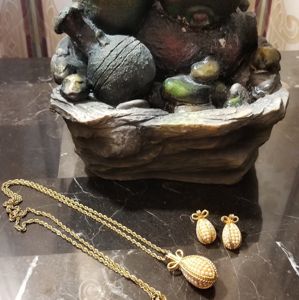 Iconic Joan Rivers Emperial Egg Pendant Necklace a